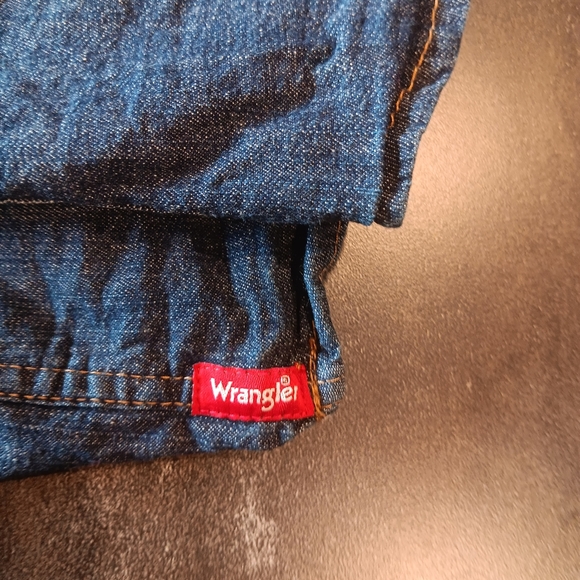 Classic fit western women's pearl snap denim - Picture 4 of 6